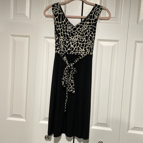 Unfocus black and giraffe print stretchy sleeveless v-neck dress - Picture 7 of 7
